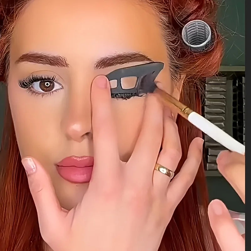 Eye Makeup Assistant - 2 Special Eyeshadow Brushes